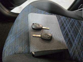 Renault Clio 1.2-16V Special Line picture 28