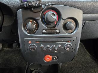 Renault Clio 1.2-16V Special Line picture 26