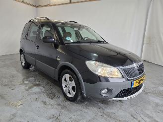 damaged passenger cars Skoda Roomster 1.2 TSI Fresh 2014/2