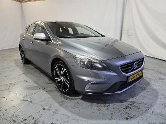 damaged passenger cars Volvo V-40 2.0 D2 R-Design Bns 2015/7