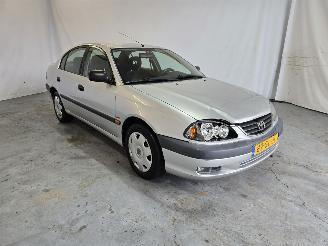 Auto incidentate Toyota Avensis 1.6-16V Linea Terra 2000/12