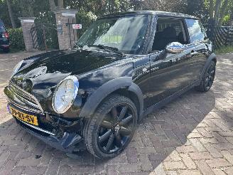 krockskadad bil auto Mini Mini ONE 1.6 peper 2005/9