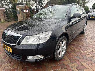Voiture accidenté Skoda Octavia 1.6 TDI  DSG Ambition Business Line 2011/1