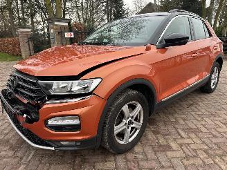 Vaurioauto  passenger cars Volkswagen T-Roc 1.5 TSI Style automaat 2019/10