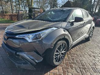 krockskadad bil auto Toyota C-HR 1.8 Hybrid First Ed. 2016/12
