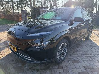 Schadeauto Hyundai Kona EV Premium 64 kWh 2022/8