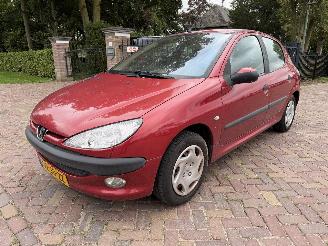 Voiture accidenté Peugeot 206 1.4 Gentry 2002/3