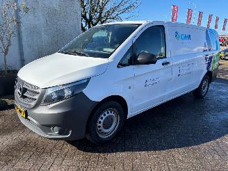 krockskadad bil bedrijf Mercedes Vito 114cdi RWD 3-pers 2020/9