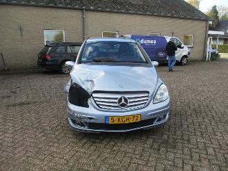 Mercedes B-klasse 170 Automaat 5 drs picture 2
