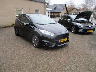 Vaurioauto  passenger cars Ford Fiesta 1.6 ST2 2015/12