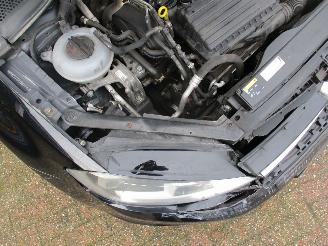 Volkswagen Golf 1.2 TSI HighLine Aut NAP picture 16