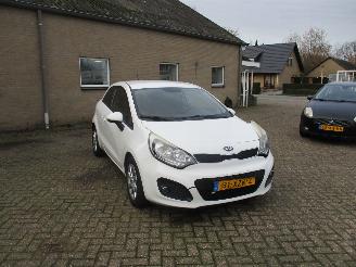 skadebil auto Kia Rio 1.2 CVVT Plus Pack Airco NAP 2012/9