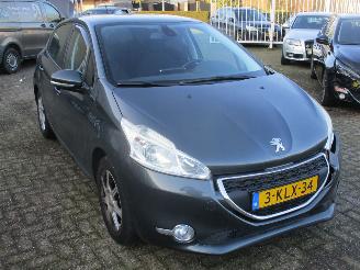 krockskadad bil auto Peugeot 208 1.2 VTi Envy 5drs 2013/8
