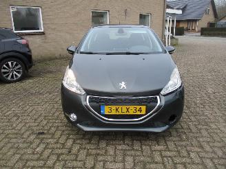 Peugeot 208 1.2 VTi Envy 5drs picture 2