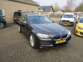 Vaurioauto  passenger cars BMW 5-serie 520 I High Executive Touring Aut REST BPM 1000 EURO !!! 2015/10