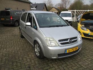 damaged passenger cars Opel Meriva 1.6--16V Max Cool Aut 2004/11