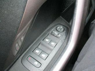 Peugeot 2008 1.2 PT BL Executive picture 21