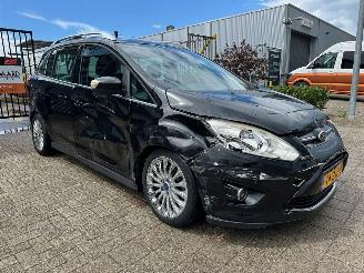Damaged car Ford Grand C-Max 1.6 TDCi Titanium 7p 2013/1