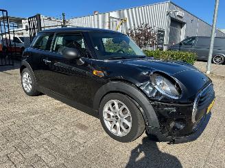 Unfallwagen Mini One 1.2 Automaat Business 2014/11