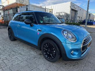 krockskadad bil auto Mini One 1.2 Automaat Pepper Business 2016/10