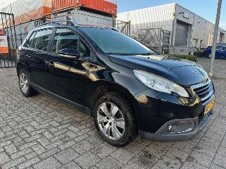 damaged passenger cars Peugeot 2008 1.2 PureTech Style 2015/8