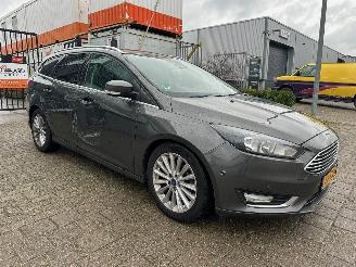 Damaged car Ford Focus 1.5 TDCI Automaat Titanium Lease Edition 2016/11