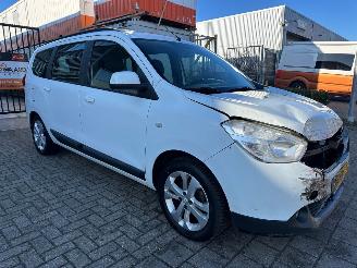 krockskadad bil auto Dacia Lodgy 1.2 TCe Prestige 5p. 2013/3