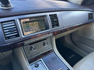 Jaguar XF 2.7D V6 Premium Luxury picture 12