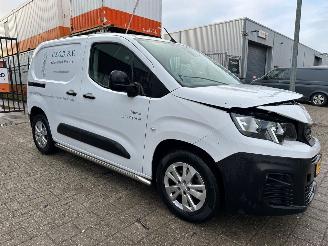krockskadad bil bedrijf Peugeot Partner 1.5 BlueHDi 100 S&S L1 2023/5