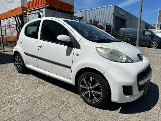 Unfallwagen Peugeot 107 1.0-12V XS 2010/9