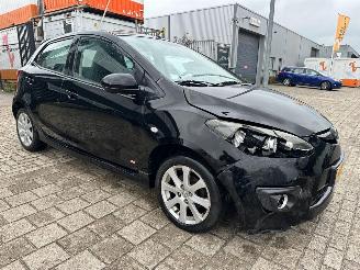 krockskadad bil auto Mazda 2 1.3 GT-M Line 2011/1