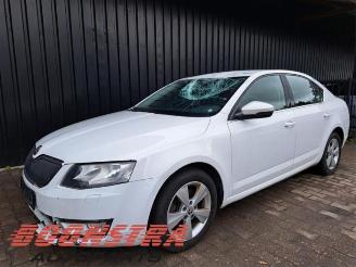 rozbiórka samochody osobowe Skoda Octavia Octavia (5EAA), Liftback, 2012 / 2020 1.6 TDI GreenTec 16V 2013/10
