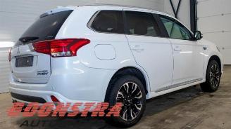 Mitsubishi Outlander Outlander (GF/GG), SUV, 2012 / 2022 2.0 16V PHEV 4x4 picture 5