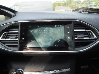 Peugeot 308 1.2 PureTech Blue Lease GT picture 24