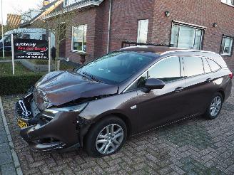 Voiture accidenté Opel Astra 1.4 Turbo Innovation 2016/8