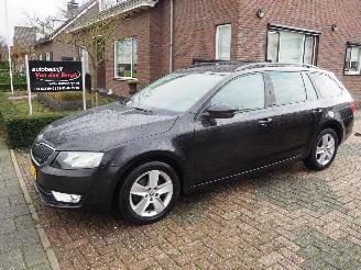 Coche accidentado Skoda Octavia 1.6TDI GreenLine BusinessLine 2014/8