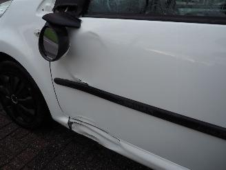 Peugeot 107 1.0 Active Automaat picture 7