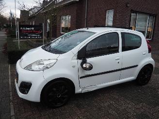 krockskadad bil auto Peugeot 107 1.0 Active Automaat 2012/3