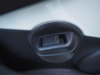 Peugeot 107 1.0 Active Automaat picture 20