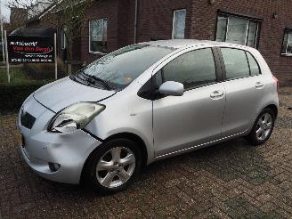 krockskadad bil auto Toyota Yaris 1.3 VVTi Luna 2008/4