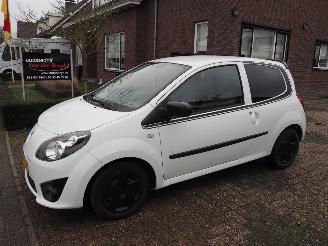 Damaged car Renault Twingo 1.2-16VCollection 2011/2
