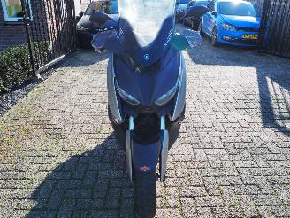 Yamaha Xmax 300 ABS picture 2