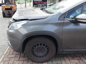 Peugeot 2008 1.2 PureTech Allure picture 7
