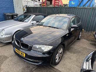 krockskadad bil auto BMW 1-serie 116i 90KW AIRCO 2009/1