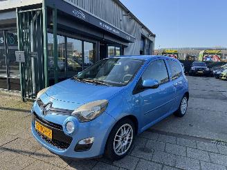 Damaged car Renault Twingo 1.2 16V AIRCO 2012/1