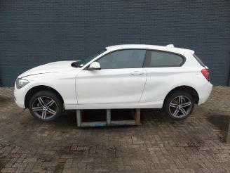 Vrakbiler auto BMW 1-serie 1 serie (F21), Hatchback 3-drs, 2011 / 2019 116i 1.6 16V 2013/6