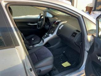 Vrakbiler auto Toyota Auris Auris (E15), Hatchback, 2006 / 2012 1.8 16V HSD Full Hybrid 2011/8