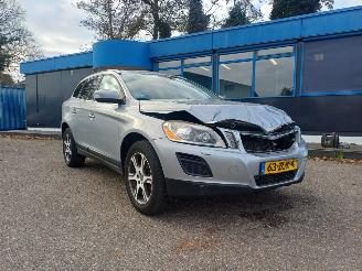 krockskadad bil auto Volvo Xc-60 2.0 T5 Summum 2013/1