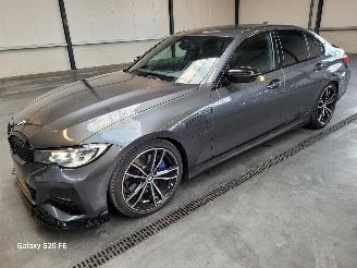 Damaged car BMW 3-serie 330e Limo 215-KW Automaat M-SPORT 2021/1