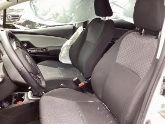 Toyota Yaris Yaris III (P13), Hatchback, 2010 / 2020 1.33 16V Dual VVT-I picture 10